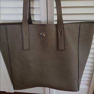 Large MK tote pocketbook carried once!